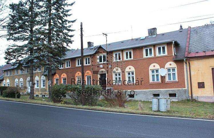 Samotný byt má rozlohu 78 m 2, ostatní příslušenství bytu 24 m 2.