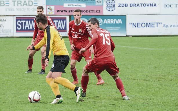 Skóre otevřel obránce Čelůstka, Šumberův trestný kop proměnil v branku do šatny. Po hodině hry si došel pro penaltu extřinecký útočník Teplý a následně ji sám proměnil.