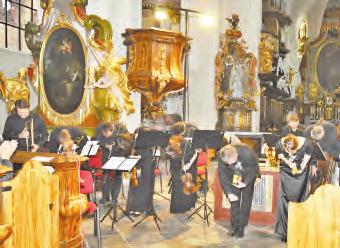 To jsou základní charakteristické rysy našeho ansámblu. V archivech čerpáme, co bylo ideálem, jak se kdy hrálo, a to přenášíme do hry pro naše posluchače.