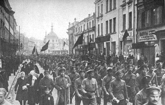 Ve všech továrnách a závodech v Petrohradě se 13. (26.) října 1905 konaly volby do sovětů dělnických zástupců. V noci se konala první schůze sovětu. Hned po Petrohradě byl sovět ustaven v Moskvě.