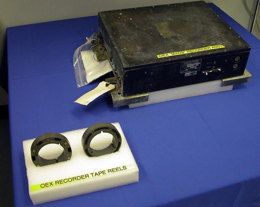 19.3.2003: Datový záznamník OEX Orbiter Experiments recorder Záznam hodnot z 570 (původně 720) pomocných čidel a senzorů (teplota, aerodynamický tlak, vibrace, ) ukládaných na magnetický