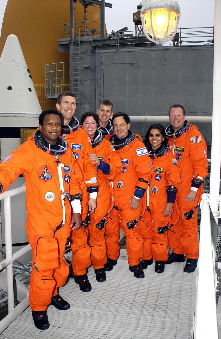 Columbia STS-107 STS-107 byla jediná vědecká mise, která přežila škrty v rozpočtu NASA po roce 2000 Columbia od roku 1999 prošla generální opravou, údržbou, kontrolou a modernizaci Původní termín