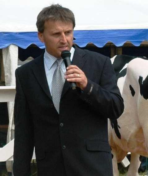 Sme nesmierne radi, že ste prijali naše pozvanie a zavítali medzi tých, ktorí svoj život zasvätili náročnej, ale krásnej práci s hovädzím dobytkom.