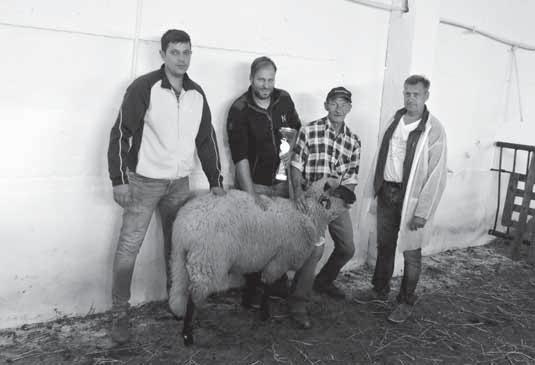 Jozef Bujňák Štefan Črep Anton Kocúrko Víťazom výstavy sa stala chovateľka pani Martina Angelovičová s plemennými jarkami plemena lacaune, druhé miesto obsadilo PD Jarovnice s plemennými jarkami