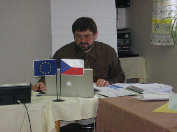 1.6 Splnění kritérií pro získání osvědčení Spolupráce všech účastníků (mezi sebou navzájem i s lektorem) byla výborná.