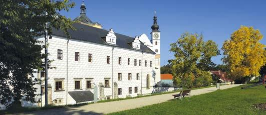 1 Po stopách princezen až k ježibabě Zámek Pardubice 1 Po stopách princezen až k ježibabě Zámek Pardubice Na pardubickém zámku si na své