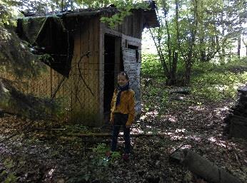 106. SNĚM KMENE 19. KVĚTNA 2018 Když ke klubovně všichni dorazili, tak jedna půlka šla s Kiwim zpívat a druhá byla venku, potom se to prohodilo podle potřeby.