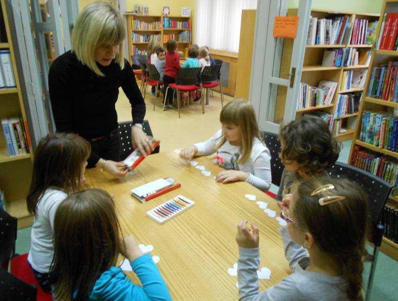 Dječji odjel Rad na Dječjem odjelu je u mnogočemu specifičan jer zahtjeva rad s djecom i odraslima.