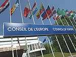 Rada Evropy Rada Evropy=mezinárodní vládní organizace založená 1949 Dnes 47 členů Sídlem Štrasburk První významný úspěch: Úmluva o ochraně lidských práv a základních