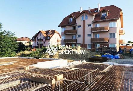 podlaží Užitná plocha: 99 m 2 Balkón: Ano Cena nabídková: 2 911 000,- Kč Zdroj: