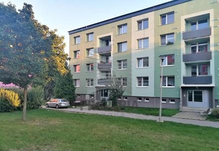 8) Byt 4+1, Slavkov u Brna Byt o velikosti 4+1 ve Slavkově u Brna. Byt je umístěný v 1.NP.