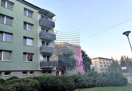 podlaží z celkem 5 včetně 1 podzemního Užitná plocha: 80 m 2 Balkón: Ano Cena nabídková: 3 590