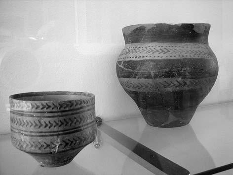 H I S T O R I E V Ý R O B Y P I V A 15 obrázek 4 Glazurované nádoby na výrobu piva, Babylon, 2000 let př. Kr.
