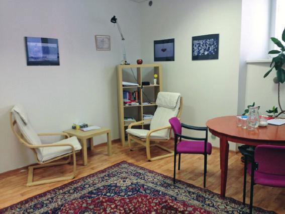 Cílem je jejich zařazení do běžného života, zaměstnání, ozdravení partnerských a rodinných vztahů a větší osobní spokojenost. Nabízíme individuální, skupinovou i rodinnou terapii.