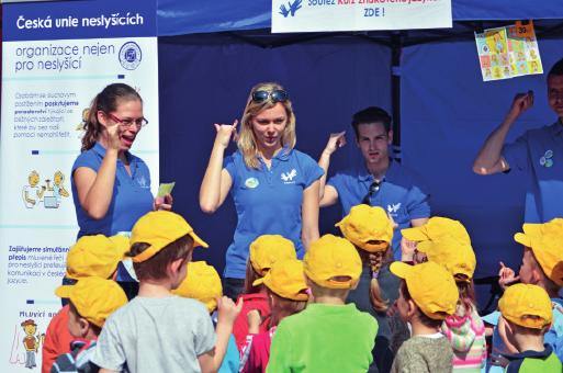 bezbariérové úpravy, rehabilitace v domácím prostředí a další). Lidé s poškozením míchy mohou využít tréninkové bydlení a tréninkové zaměstnání, komunitní portál www.vozejkov.