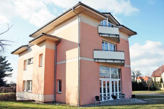 Nadace BONA Poskytuje možnosti bydlení pobytové služby (pronájmy), vybavení podnájmů, zajišťuje opravy běžné i většího charakteru, zabezpečuje recepční služby pro chráněná bydlení v oblasti duševně
