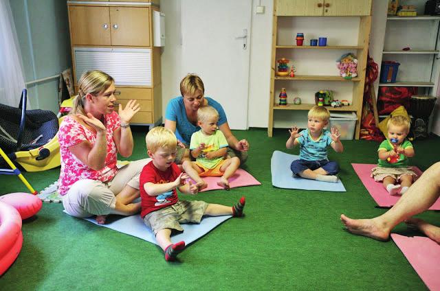 Rodinné centrum Jablíčkov, Mateřské a otcovské centrum pohody, z. s. Nezisková organizace poskytující logicky provázaný komplex služeb pro rodinu.