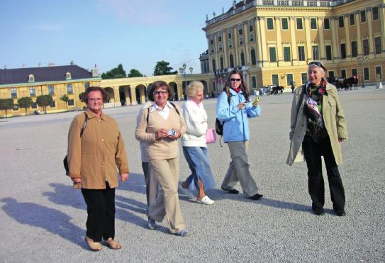 Pořádáme přednášky, besedy, rehabilitační pobyty pro postižené na horních a dolních končetinách a každý rok jezdíme na rehabilitační pobyt k moři.
