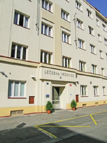či operacích.