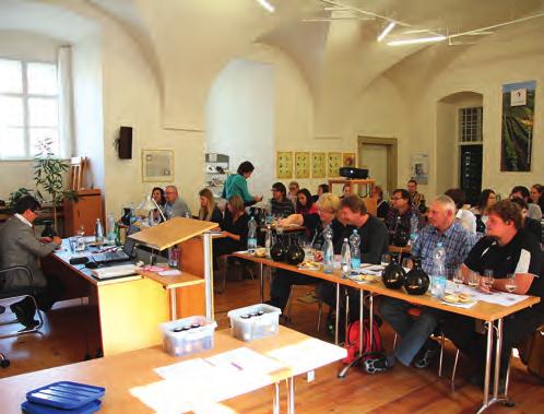 Výroční zpráva za rok 2014 2. Informace dle zákona o obecně prospěšných společnostech Vzdělávací činnost o víně pro laickou i odbornou veřejnost V roce 2014 uspořádalo NVC 25 kurzů a seminářů o víně.