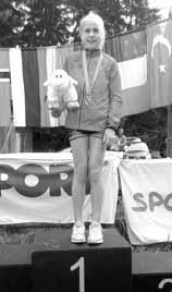 sport BRONZ Z MISTROVSTVÍ REPUBLIKY VE SPRINTU První polovina letošní sezóny byla bohatá na zajímavé výsledky našich orientačních běžců. Na jaře se dařilo hlavně naší největší naději Martině Opálkové.