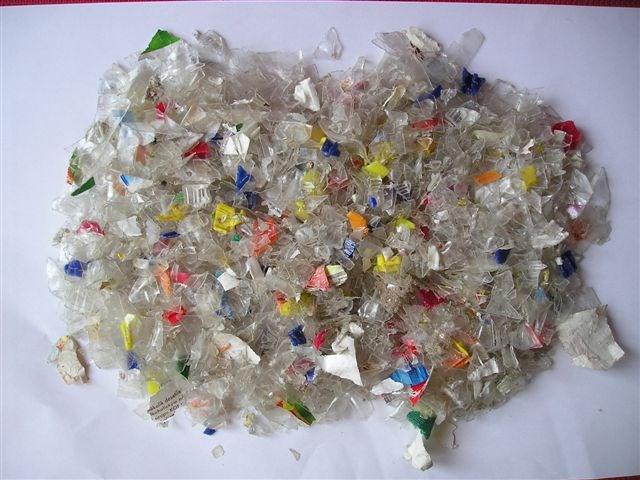 6.5. PET drcený - PET Obrázek 6-8 PET drcený bílý a barevný nepraný [http://www.zeopol.