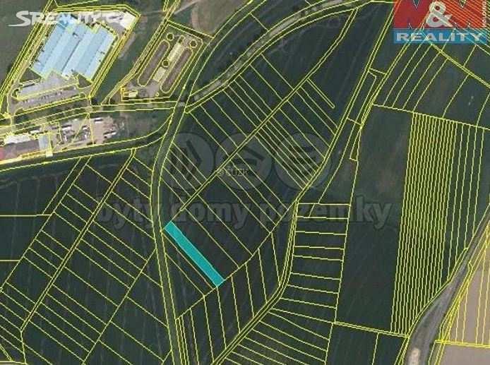 Jaroměřice, okres Svitavy. Jedná se o 2164 m2 orné půdy a 917 m2 trvalého travního porostu.