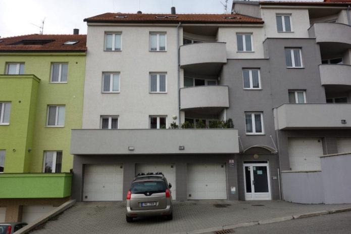 věcí zapsaných na LV č. 6325 a 5596 v k.ú.