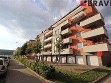 STATIKUM s. r.. 3040-564-2017 (24,70m2) je rientvané na jih - západní stranu. Lžnice (20m2) je rientvaná na sever - výchdní stranu. Předsíň je celkvé plše 4,65m2.