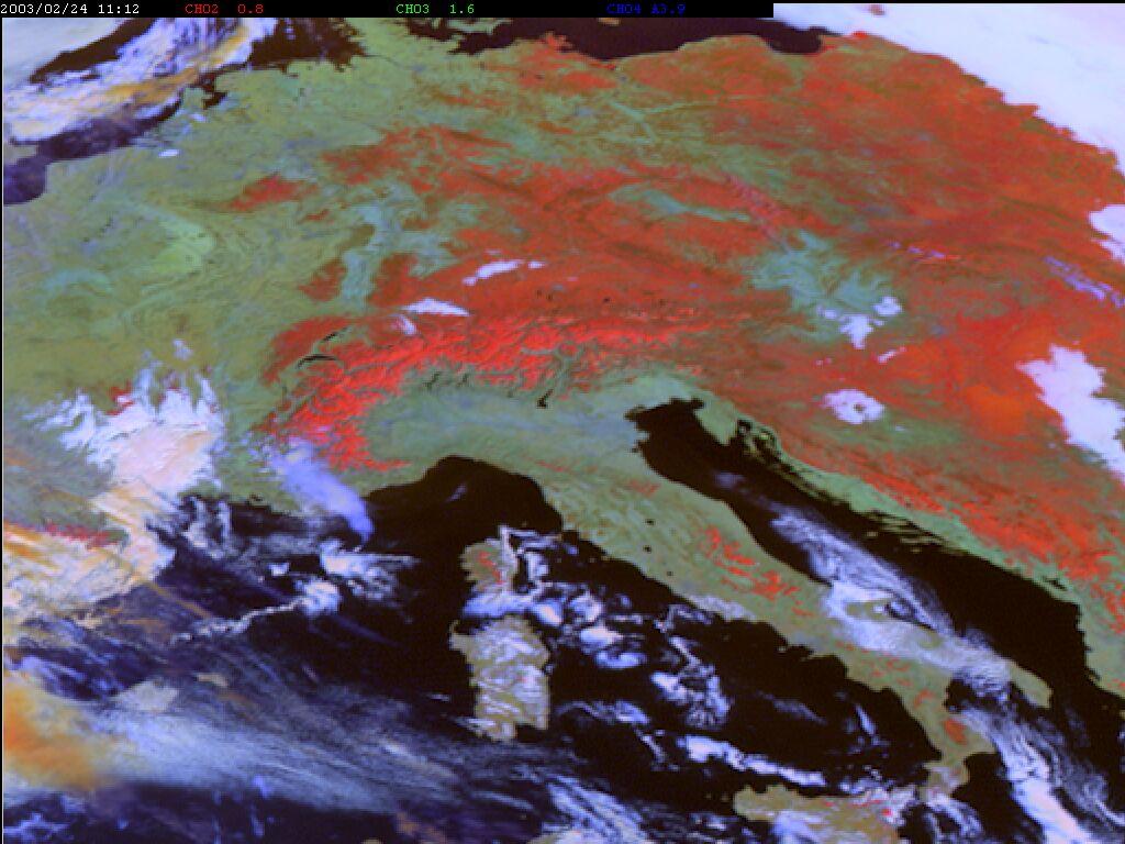 Obr. 33: Snímek Sníh V oblasti Alpského masivu je jasně patrná vrstva ležícího sněhu (červená). (http://oiswww.eumetsat.org/ipps/html/msg/rgb/, 20