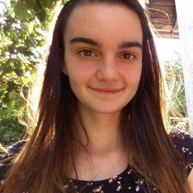PŘEDSTAVUJEME ČLENY VEDENÍ HALAHOJE V rámci vedení Halahoje, kam můžou být voleni členové Halahoje od 18 let, máme i několik mladších studentů Katolického gymnázia.