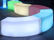 LED SVÍTÍCÍ HAD na sezení Rozměr 120x45 cm, možno libovolně sestavit - kroutit, materiál bílý plast.