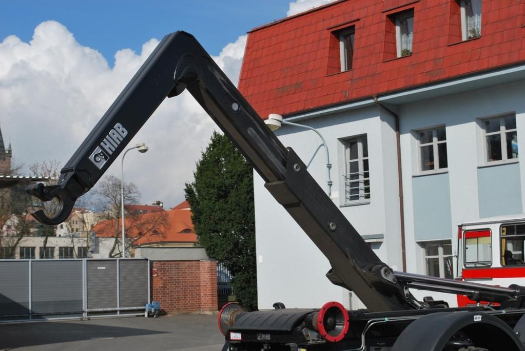 může být technické řešení ramene manipulačního háku.