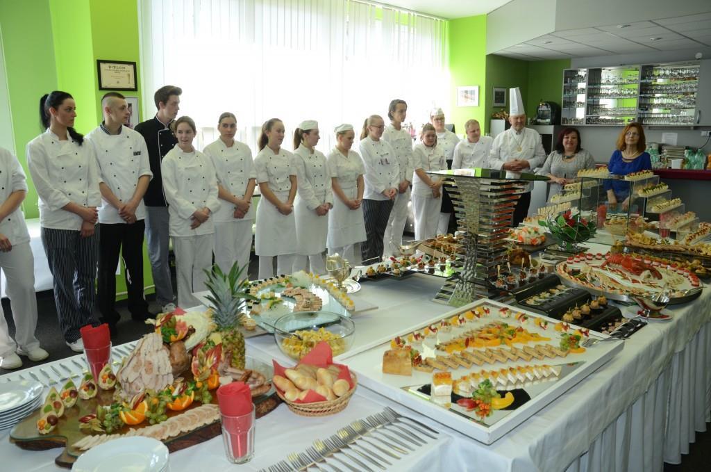Závěrečný raut odborného kurzu studené kuchyně - 17 žáků oboru kuchař číšník a gastronomie