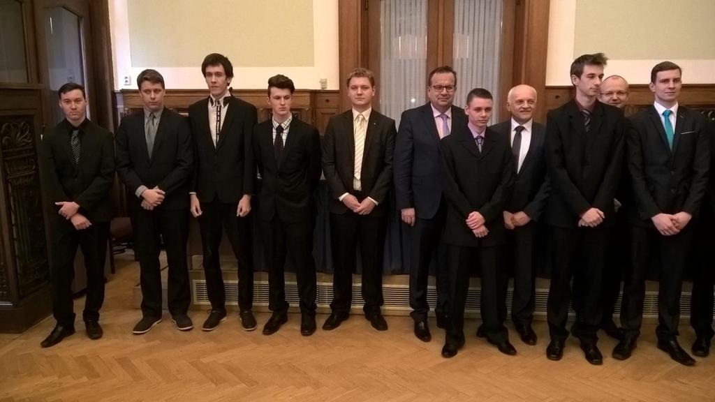 Ministr průmyslu a obchodu Jan Mládek, ředitel SST Oldřich Paclík, náměstek ministra Eduard Muřický při slavnostním předání ocenění vítězům soutěže
