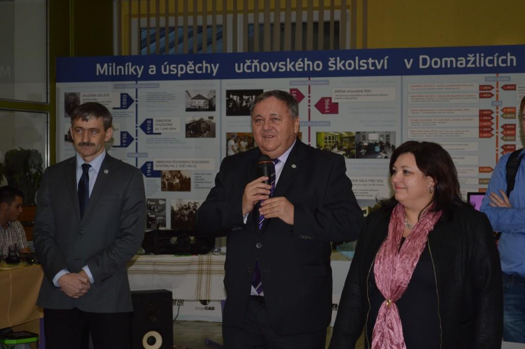 Ze slavnostního zahájení Dne otevřených dveří 14. listopadu 2016 v rámci oslav 80. výročí postavení první budovy školy Zleva: Bc.