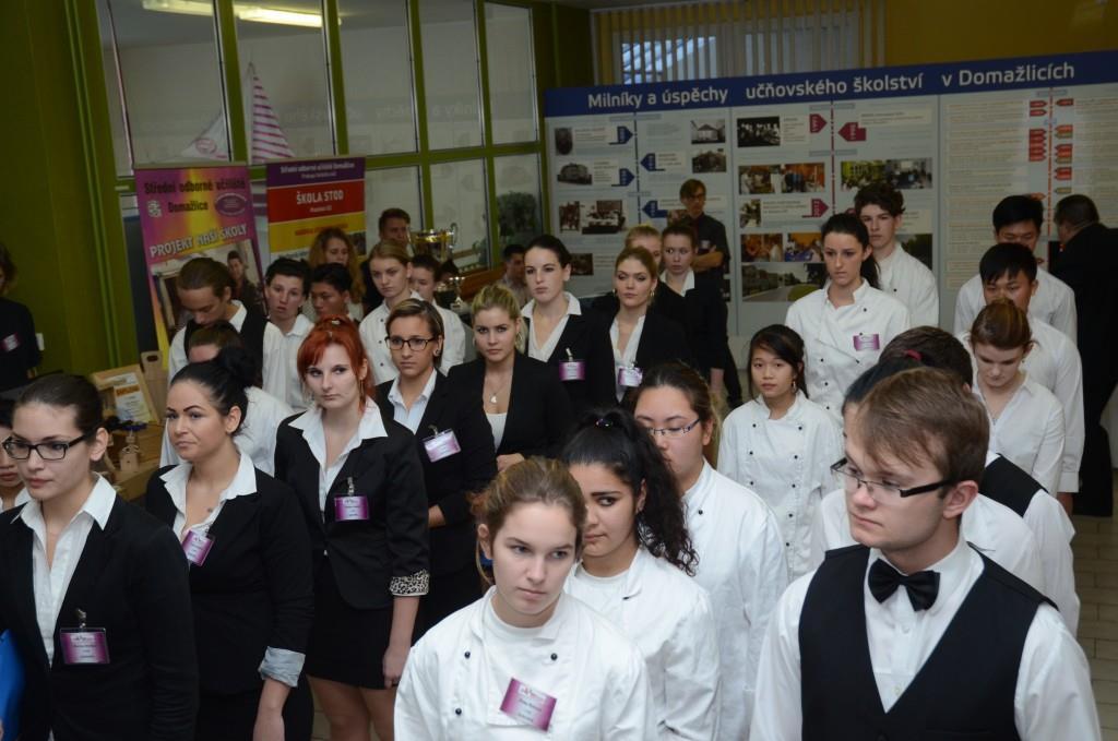 Ze slavnostního nastoupení kuchařů číšníků a