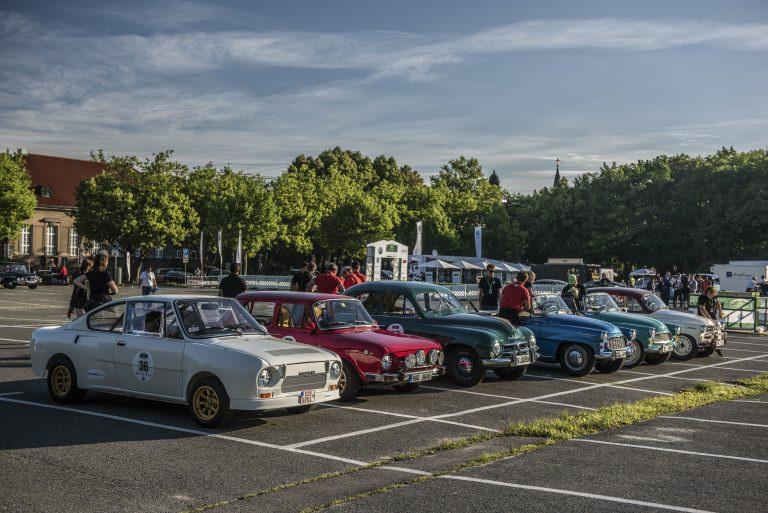ŠKODA 1200 SEDAN ŠKODA 1200 SEDAN z roku 1955 byla nejstarším