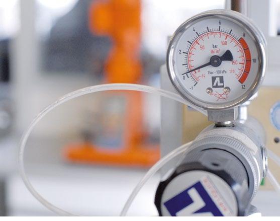 44 PRODUKTY PRO ÚDRŽBU PRO PROVÁDĚNÍ BĚŽNÉ ÚDRŽBY 45 Produkty pro údržbu Produkty pro údržbu Produkt Název Oblasti použití Oblast použití Vlastnosti/Schválení Složení Pokyny pro použití Balení OKS