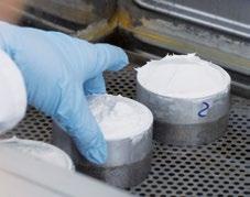 pro teleskopické výložníky a mobilní jeřáby Bílá PTFE Ester Teplota použití: -20 C +150 C Test VKA (přivařovací síla): 2.