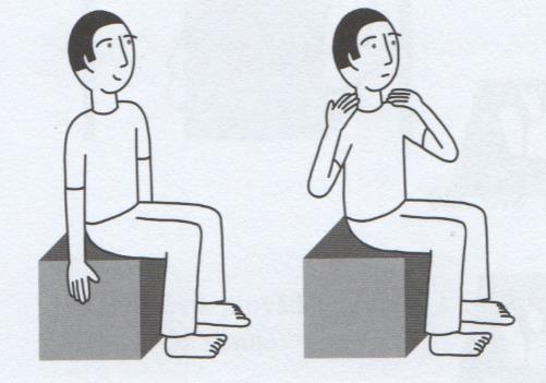2 sed na židli, paže natažené před tělem dlaněmi u sebe (nebo propletené prsty)