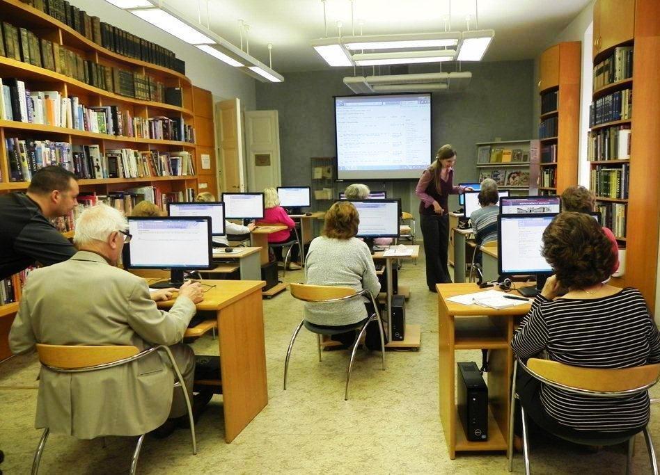 Knižnica svojim čitateľom seniorom Základy: operačný systém, myš, klávesnica, internetový