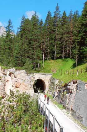 DOLOMITY PO ZRUŠENÉ ŽELEZNICI I ÚDOLÍMI HOTEL SAUNA ITÁLIE Dolomity, považované za jedny z nejkrásnějších a nejpůvabnějších hor na světě, budou ohromující kulisou našich pohodových výletů na kole.