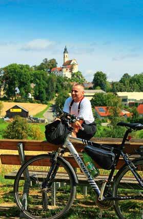 5x německá polopenze. Snídaně formou švédských stolů, večeře servírované, 3 chody. Připravený denní program výletů po trasách 25 60 km. Pro děti připraveny i kratší varianty výletů do 40 km.