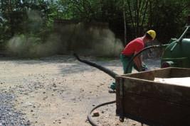 Výzkum možnosti využití stříkaného bentonitu pro konstrukci těsnicí vrstvy hlubinného úložiště projekty 25 Doba trvání: 2010 2012 Zdroj financí: SÚRAO Do druhého roku vstoupil projekt, který řeší
