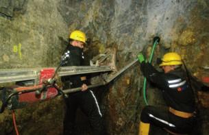 26 projekty Stimulace horninového masivu pro vytvoření puklinového rezervoáru pro jímání geotermální energie systémem hot-dry rock Doba trvání: 2011 2014 Příjemce: Geomedia s.r.o. Spolupříjemci: ISATech, s.