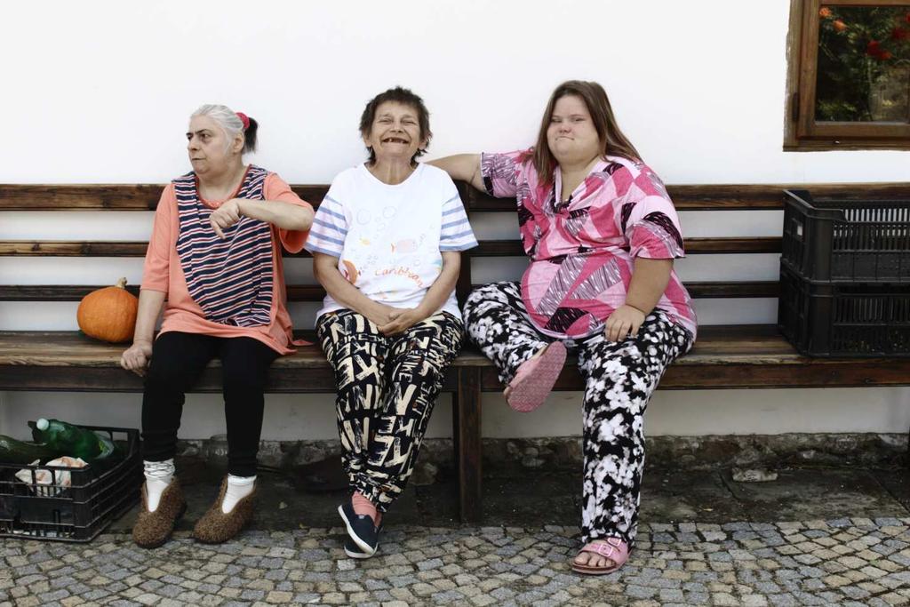 Souběžně i probíhalo výběrové řízení na pozici asistentů především do sociálně terapeutických dílen, ale i s částečným úvazkem do chráněného bydlení.