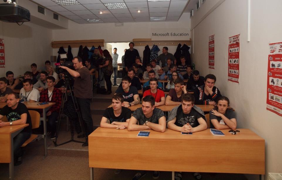 SOUTĚŽ AUTOOPRAVÁŘ JUNIOR 2016 Ve dnech 22. 24. 3. 2016 se konal 22. ročník celostátního finále soutěže Autoopravář Junior 2016. Soutěže, která se konala v Servisním centru ŠKODA AUTO a. s. Kosmonosy Mladá Boleslav se zúčastnili žáci naší školy, kteří postoupili do tohoto finále ve všech kategoriích.