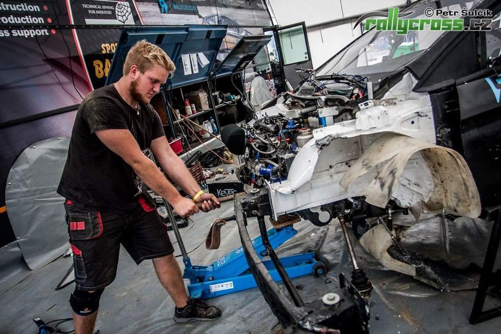 Další byl ve městě motosportu ve Francii. Předposlední závod se konal na okruhu F1 v Barceloně a poslední závod v italské Franciacortě.
