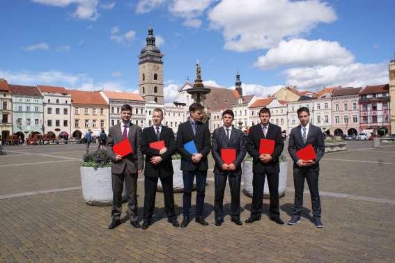 po předání diplomů a